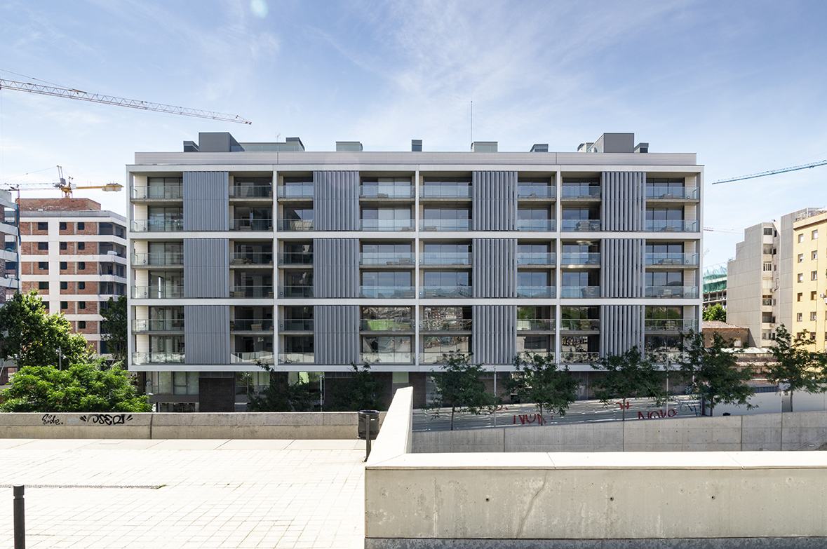 Patrizia AG adquiere un edificio residencial nuevo en Barcelona por 34 millones de euros a Mimeisa Asset Management